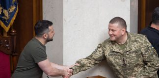 Украинцы немного больше доверяют Залужному, чем Зеленскому – опрос Рейтинга