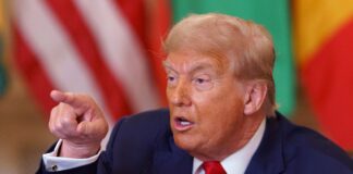 Трамп порадив "невдасі" Медведєву стежити за словами