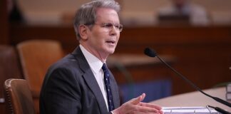 США попередили Китай про можливе введення 100% мита у разі закупівлі російської нафти