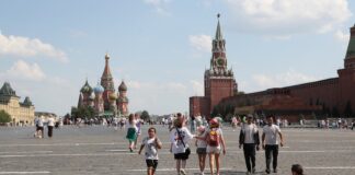 Розвідка: Через проблеми шість великих компаній РФ знижують зарплати та скорочують робочі дні