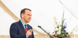 Сікорський: Незалежна Україна гарантує безпеку Польщі