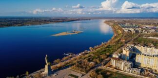 У Волгограді знову вибухи: Росіяни скаржаться на атаку дронів на НПЗ відео