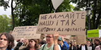 Довіра до Зеленського дещо знизилася, і не тільки через скандальний закон – опитування КМІС