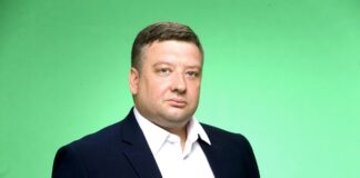 "Слуга народу призупинила членство Кузнєцова у фракції"