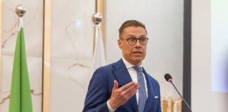 Президент Фінляндії обговорив з Трампом терміни для Путіна