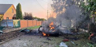 Росія двічі обстріляла Нікополь, загинули троє людей, серед них рятувальник