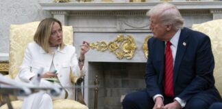 Трамп обговорював з Мелоні можливість зустрічі з Путіним у Римі саме у Ватикані, повідомляє Sky News
