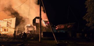 Вночі Росія здійснила атаку на центр Балаклії – зруйновано та підпалено будинок