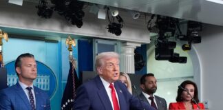 Трамп заявив про бажання організувати зустріч Зеленського з Путіним