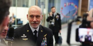 Керівник військового комітету НАТО: Ще зарано обговорювати розміщення миротворців в Україні