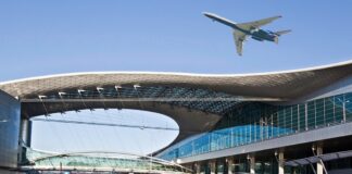 У Росії зупинено роботу аеропортів у декількох містах через атаку дронів