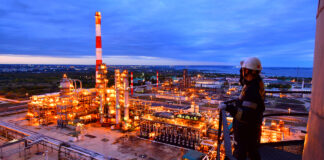 Сили оборони завдали удару по Сизранському нафтопереробному заводу відео