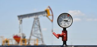 Ціни на нафту знижуються напередодні саміту на Алясці