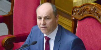 Підозрюваному в убивстві Парубія обрали запобіжний захід: він визнав свою провину