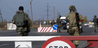 На Херсонщині росіяни вдарили дроном по блокпосту, постраждали поліцейські
