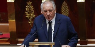 Прем’єр-міністр Франції втратив вотум довіри – Макрон має обрати нового