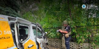 Внаслідок удару по Яровій евакуювали вже вісім жителів, включно з дитиною, фото