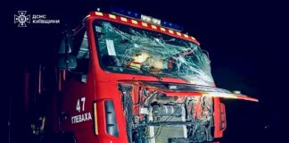 РФ атакувала рятувальників у Київській області під час гасіння пожежі після попереднього удару