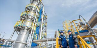 СБУ завдала удару по найбільшому в РФ нафтопереробному та нафтохімічному заводу – джерело