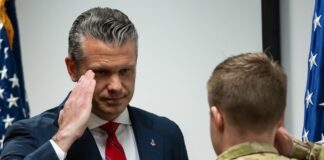 Голова Пентагону терміново зібрав сотні офіцерів США зі всього світу на нараду