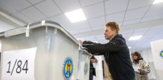 Явка на виборах у Молдові становить 35%, поліція повідомила про підвезення виборців з Росії до Мінська