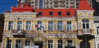 Через атаку Росії пошкоджено одну зі споруд посольства Польщі у Києві