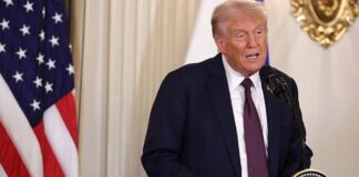 Трамп ввів нові мита на деревину та меблі