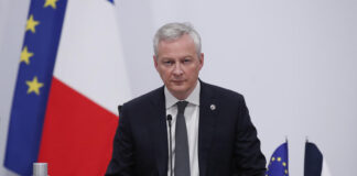 У Франції після прем’єра у відставку йде міністр оборони