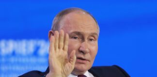 Колишній очільник ЦРУ: Путін веде себе, як дворічна дитина, і йому багато чого сходило з рук