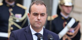 Прем’єр-міністр Франції подав у відставку після менш ніж місяця на посаді