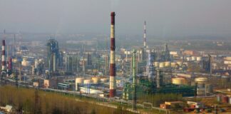 Росіяни повідомляють про великий пожежу на Ярославському НПЗ, є відео