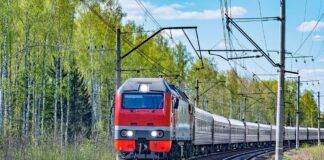 У Ленінградській області підірвали шляхи і зійшов з рейок потяг з військовим вантажем – джерело