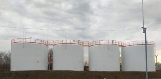 Вибухи на Ростовщині: росіяни стверджують, що дрони атакували нафтову базу, відео