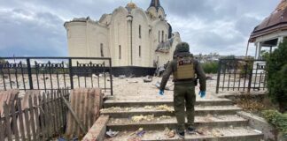 Російські війська завдали удару авіабомбою по храму в Костянтинівці: є загиблі та поранені, фото