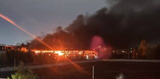 В окупованому Донецьку під час атаки дронів спалахнула масштабна пожежа відео, фото