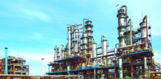 Вибух біля нафтопереробного заводу "Уфаоргсинтез" в Уфі – відео