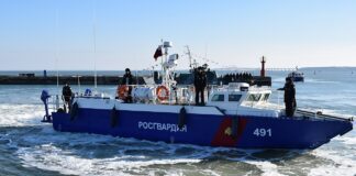 У окупованому Криму українська розвідка завдала удару по десантному катеру росіян та системам РЛС