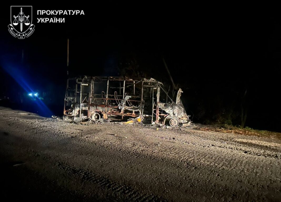 У районі Сум Росія підпалила мікроавтобус, серед поранених діти, є загиблий