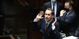 У Польщі проросійського депутата затримали за крадіжку в IKEA, а він стверджує, що поспішав