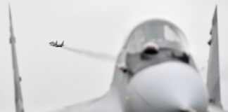 Польські винищувачі МіГ перехопили російський розвідник над Балтійським морем фото
