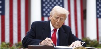 Трамп підписав закон про розкриття "файлів Епштейна"