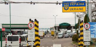 Митниця відновила роботу: через збій у базі на кордоні не пропускали автомобілі та людей