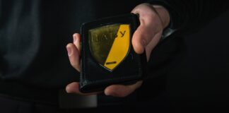 НАБУ повідомило про обшуки у свого співробітника та стеження за ним