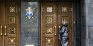 Обшуки у детектива НАБУ: в ОГП заявили про його стеження за будівлею прокуратури відео