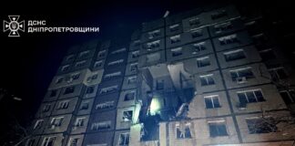 Дніпро: Російський дрон влучив у багатоповерхівку, є загибла і постраждалі, відео та фото