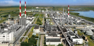 У Росії повідомляють про атаку дронів: у промисловій зоні Будьонівська сталася пожежа, з’явилося відео