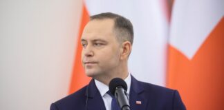 Навроцький заявив, що не підпише наступний закон про допомогу українцям без нового рішення