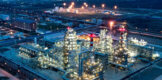Пожежа на Афіпському НПЗ в Краснодарському краї Росії після атаки дронів – відео