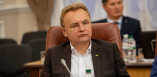 Садовий про проблеми в самоврядуванні: Відчуваю свою позицію як ходіння по лезу ножа