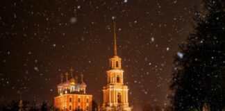 Росіяни повідомили про атаку дронів на Рязань, ймовірно, сталася пожежа на НПЗ відео